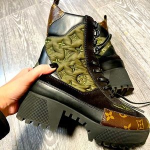 Louis Vuitton LAUREATE boots, limited edition green size 38